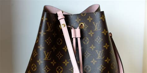 Storia della borsa Noé di Louis Vuitton, nata per portare champagne